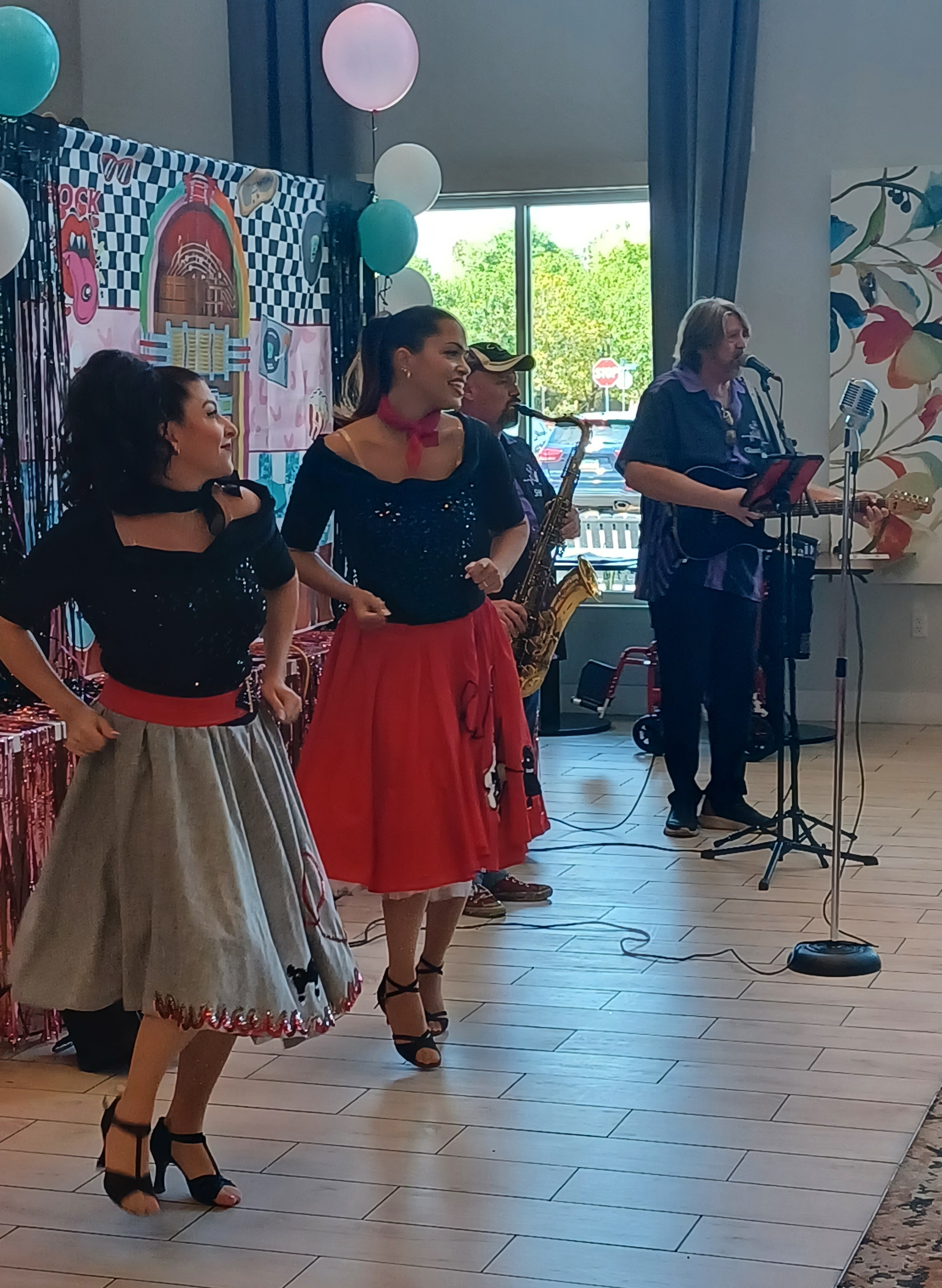 50s Duo with dancers