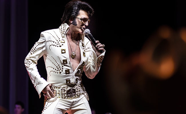 Elvis singing in Vintage Vegas Theme Show